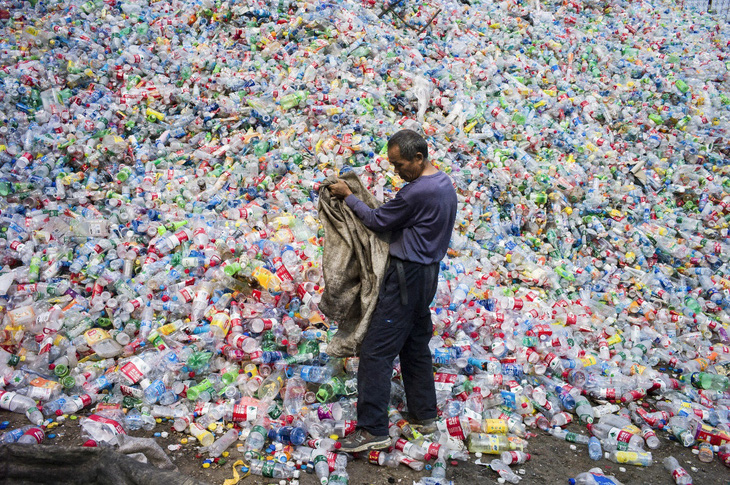 Macau (Trung Quốc) cấm nhập khẩu một số đồ dùng bằng nhựa - Ảnh 1.