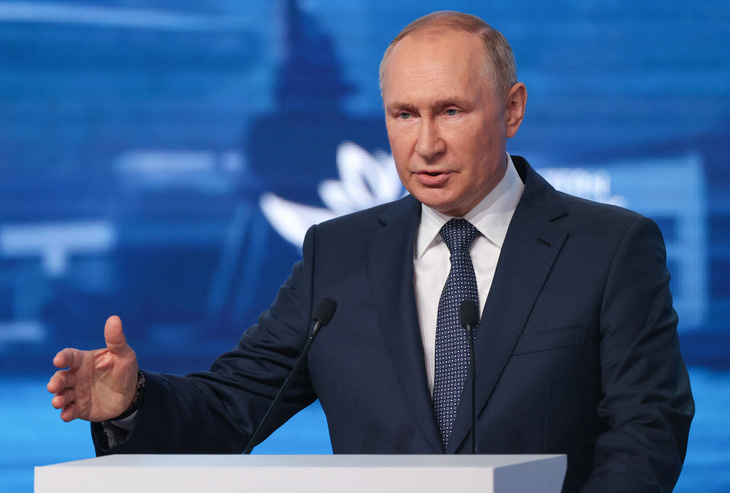 Ông Putin: Nga đã qua đỉnh điểm khó khăn vì bão trừng phạt của phương Tây - Ảnh 1.