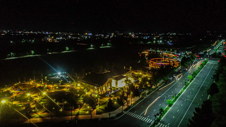 Góp phần đẩy mạnh kinh tế đêm cho thành phố du lịch Châu Đốc - Ảnh 2.