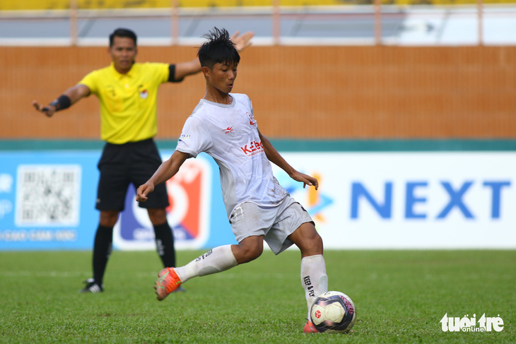 U17 Sài Gòn tiếp tục tạo bất ngờ tại vòng chung kết U17 quốc gia - Ảnh 4.