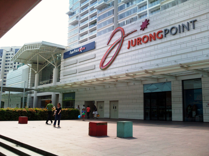 Hai trung tâm mua sắm Singapore về tay trùm bất động sản Hong Kong - Ảnh 1.