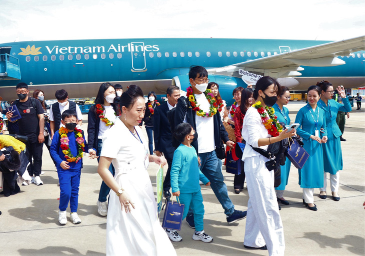 Khánh Hòa đón 355.000 lượt khách dịp Tết Tây, hoàn tất chạy đà cho Tết Nguyên đán - Ảnh 2.