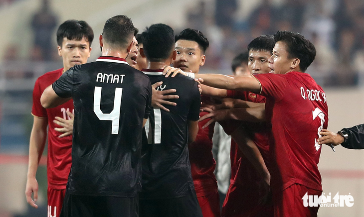 Văn Hậu trở thành điểm nóng với các cầu thủ Indonesia - Ảnh 2.