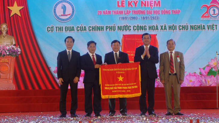Trường đại học Đồng Tháp nhận kỷ lục Việt Nam - Ảnh 1.