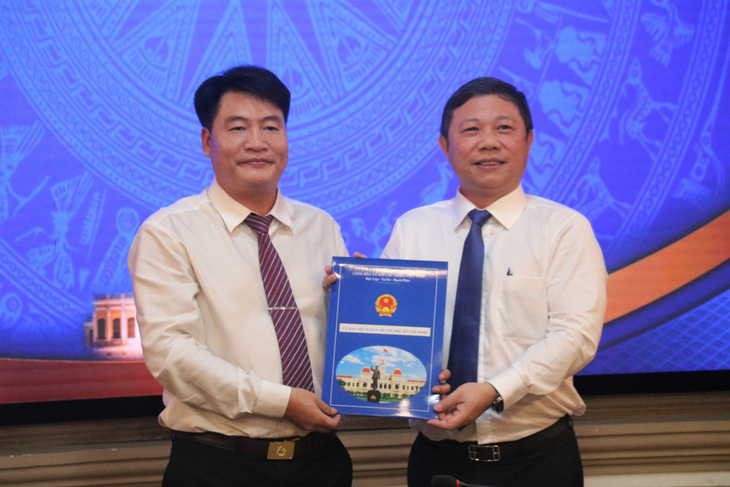 Nhà báo Đinh Đức Thọ và Nguyễn Thái Bình làm phó tổng biên tập báo Pháp Luật TP.HCM - Ảnh 3.