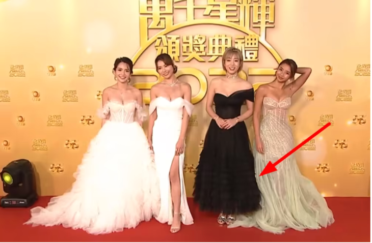 Những màn giẫm đạp váy tranh giành spotlight tại Lễ trao giải TVB - Ảnh 4.