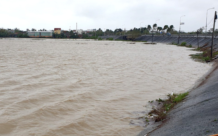 Hơn 4.000ha ruộng lúa Phú Yên đang ngập úng