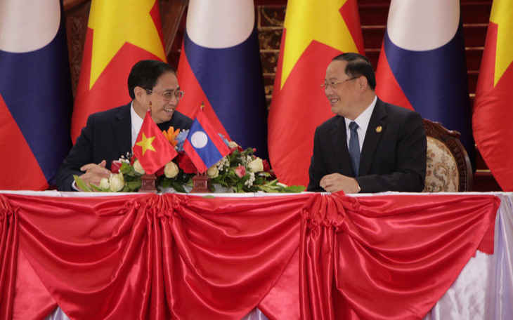 Việt Nam, Lào ký kết 10 văn kiện hợp tác đa lĩnh vực