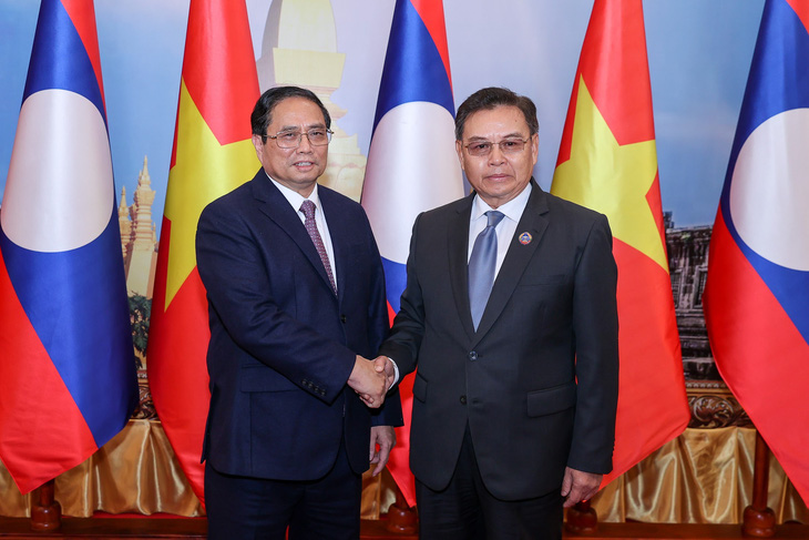 Thủ tướng Phạm Minh Chính gặp các lãnh đạo, nguyên lãnh đạo cấp cao Lào - Ảnh 3.