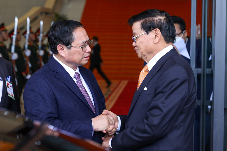 Thủ tướng Phạm Minh Chính gặp các lãnh đạo, nguyên lãnh đạo cấp cao Lào - Ảnh 2.