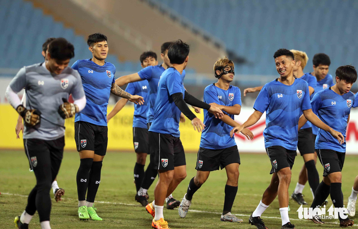 Cầu thủ đội tuyển Thái Lan đeo mặt nạ như Son Heung Min - Ảnh 2.