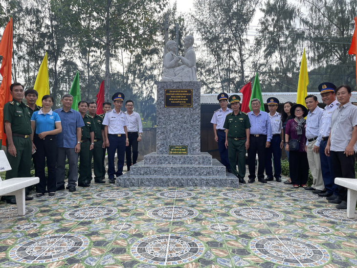 Vùng Cảnh sát biển 4 tổ chức ‘Tết hải đảo’ cho quân dân biển Tây Nam - Ảnh 4.