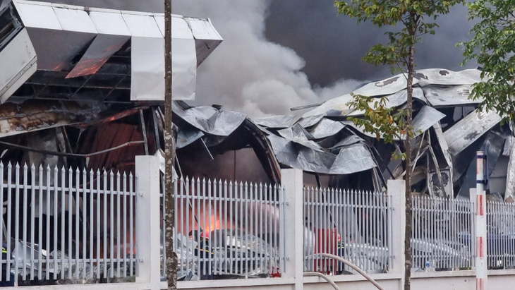 Cháy lớn tại Khu công nghiệp Quế Võ - Ảnh 2.