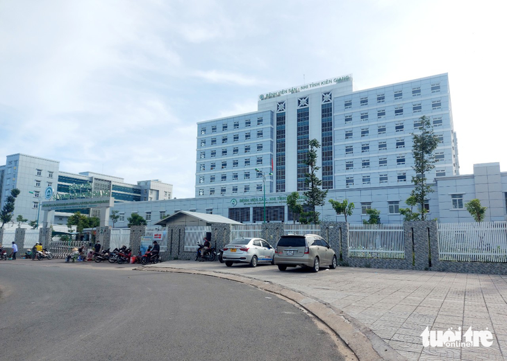 Cảnh cáo giám đốc Bệnh viện Sản - Nhi Kiên Giang - Ảnh 1.