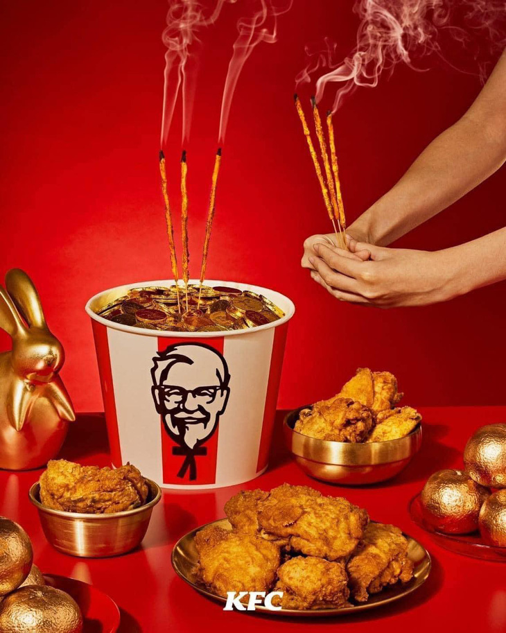 KFC Thái tung quảng cáo vị ngon trên từng nén nhang - Ảnh 1.