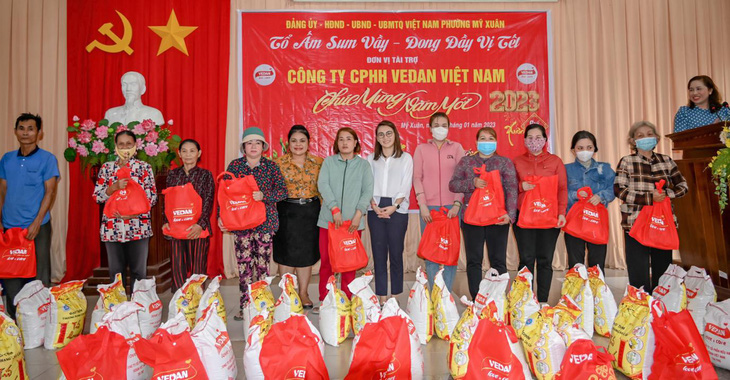 Vedan Việt Nam trao 1.000 phần quà Tết cho người dân có hoàn cảnh khó khăn - Ảnh 4.