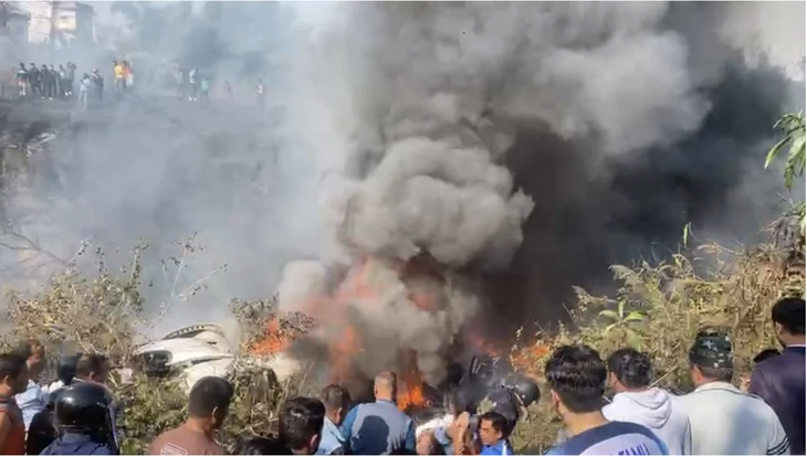 Máy bay chở 72 người rơi ở Nepal - Ảnh 2.