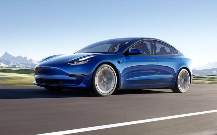 Tesla tự tin xe của họ an toàn hơn xe thường 10 lần, lập tức bị 
