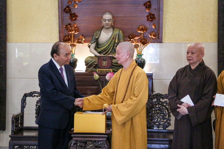 Chủ tịch nước Nguyễn Xuân Phúc thăm, chúc Tết Giáo hội Phật giáo Việt Nam - Ảnh 3.