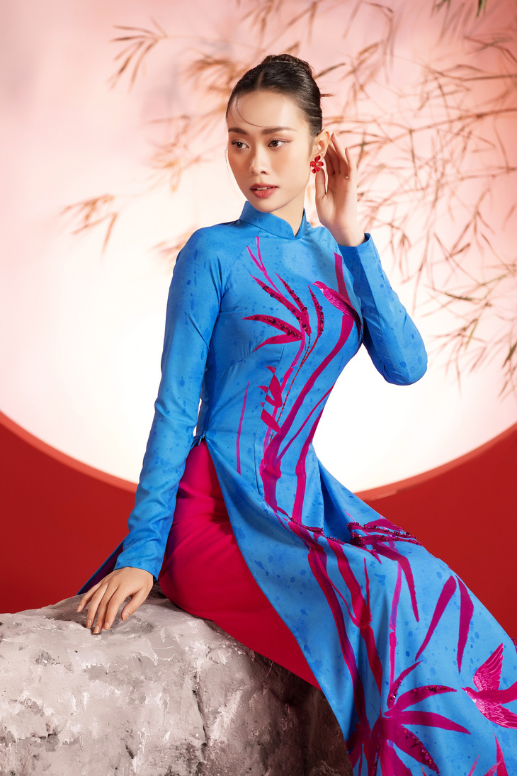 Hoa hậu Khánh Vân, Thúy Hằng, Ban Mai duyên dáng trong tà áo dài - Ảnh 1.