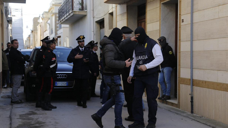 Cảnh sát Ý tìm thấy hầm trú ẩn bí mật của bố già mafia cuối cùng ở Sicilia - Ảnh 1.