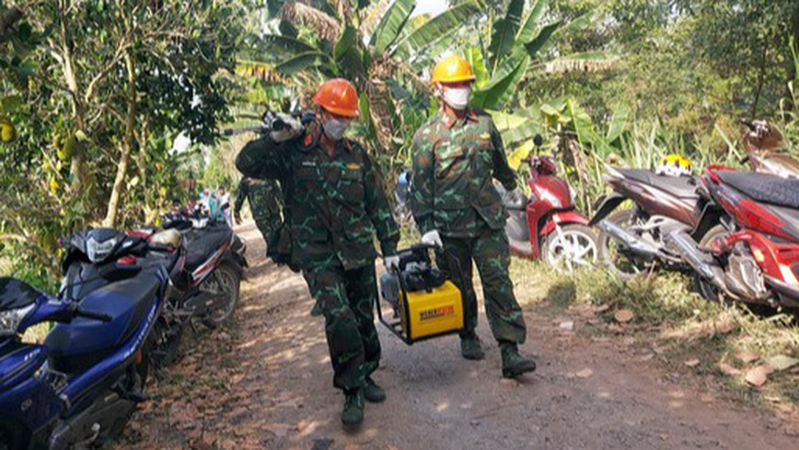 Giải cứu bé trai trong trụ bê tông sâu 35m: Đã khoan làm mềm đất đến độ sâu 30 mét - Ảnh 5.