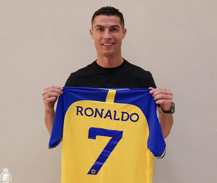 Tiền đạo của Al-Nassr bị đuổi vì không nhường áo số 7 cho Ronaldo? - Ảnh 2.