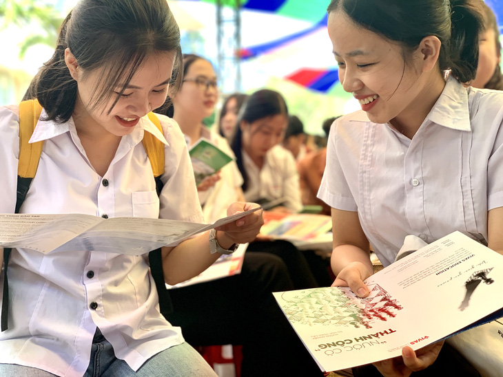 Báo Tuổi Trẻ bắt đầu chuỗi tư vấn tuyển sinh - hướng nghiệp 2023 tại Đồng Nai, Bình Thuận - Ảnh 1.