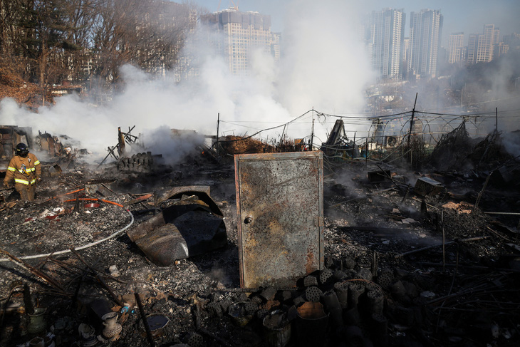 Cháy dữ dội tại khu ổ chuột ở Hàn Quốc - Ảnh 2.