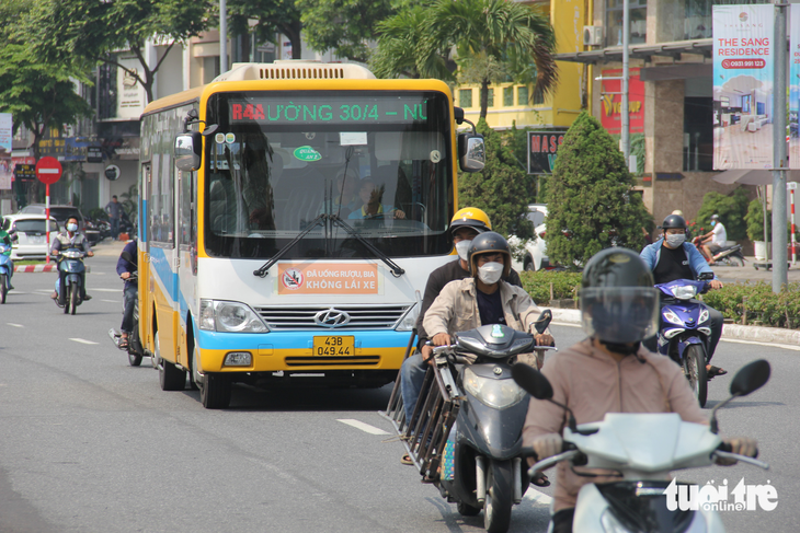 Xe buýt Đà Nẵng chỉ ngưng chạy mùng 1 Tết - Ảnh 1.