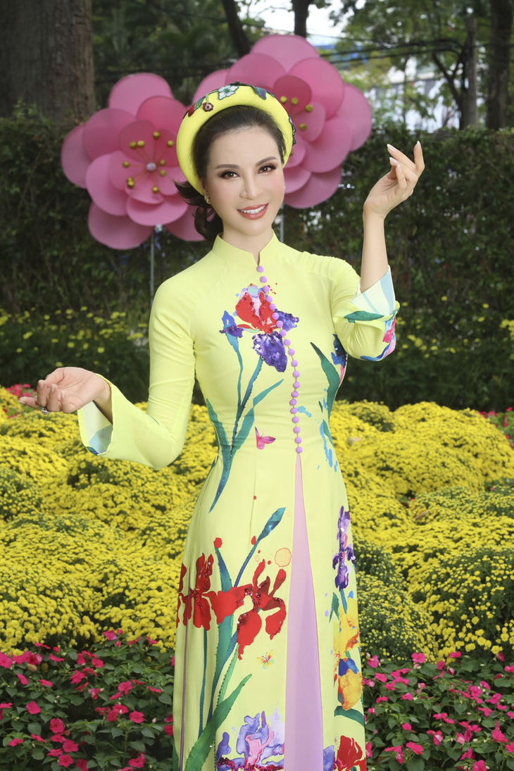 Nữ hoàng ảnh lịch Thanh Mai xúng xính áo dài đón Tết - Ảnh 2.