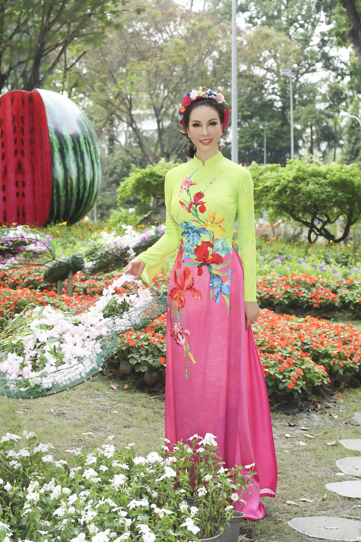 Nữ hoàng ảnh lịch Thanh Mai xúng xính áo dài đón Tết - Ảnh 8.