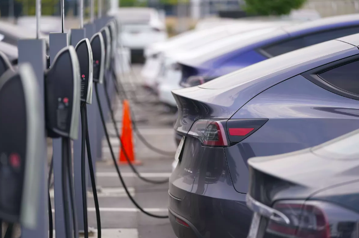 1/5 số ô tô mới ở California là xe điện, xe không thải khí - Ảnh 1.
