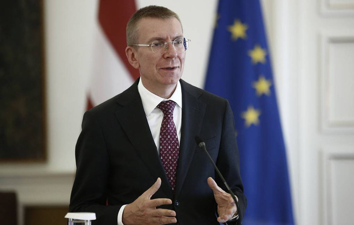 Latvia hạ cấp quan hệ ngoại giao với Nga - Ảnh 1.
