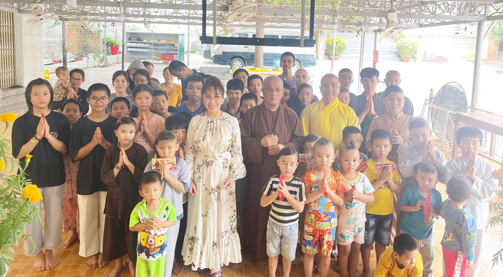 Chuyến thăm đầu năm bất ngờ của nữ tỉ phú Nguyễn Thị Phương Thảo - Ảnh 1.