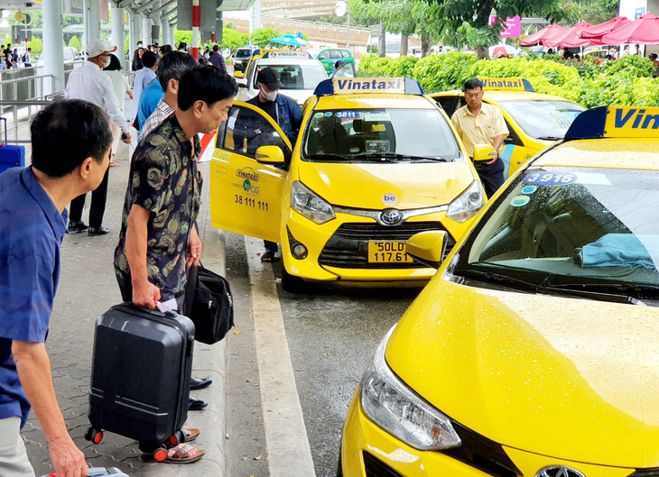 Mùng 6, sân bay Tân Sơn Nhất ngập khách quốc nội, lo vỡ trận hạ tầng - Ảnh 3.