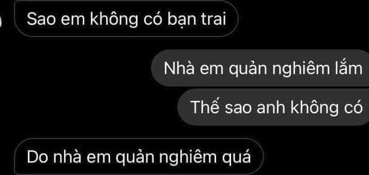 Ảnh vui 28-1: Tết sắp hết mà cây mai này nở hoa lạ quá! - Ảnh 2.