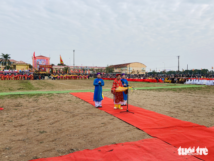 Lãnh đạo Hà Nam đi cày trong lễ hội Tịch điền - Ảnh 5.