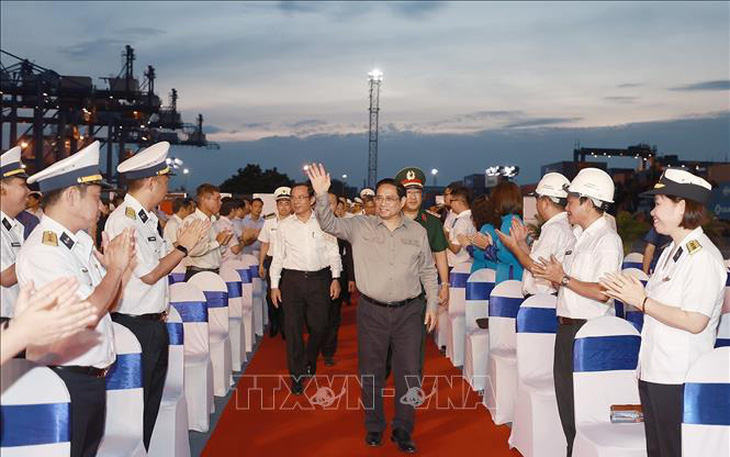 Thủ tướng dự lễ phát lệnh ra quân sản xuất đầu năm tại cảng Tân Cảng - Cát Lái