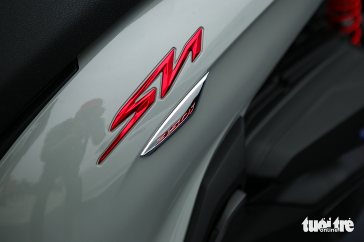 Chi tiết Honda SH 350i 2023 giá 150,5 triệu đồng: Thêm chrome trang trí cùng màu sơn theo xu thế - Ảnh 8.