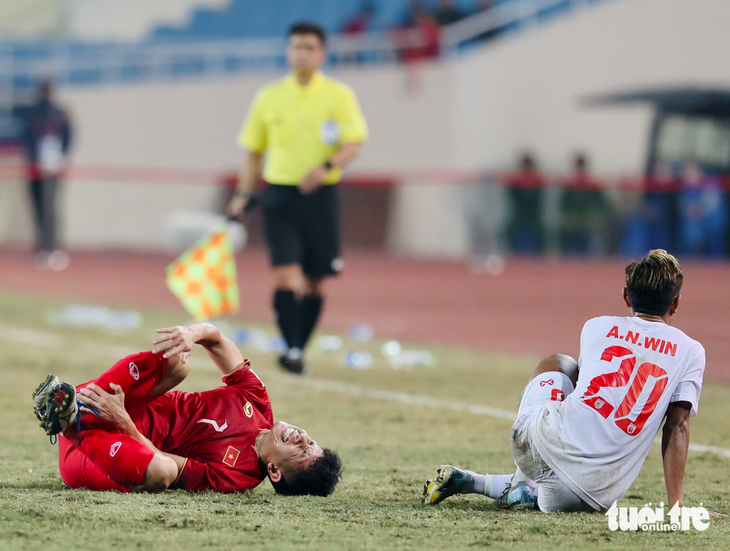 Cầu thủ Myanmar xin lỗi Hồng Duy - Ảnh 2.