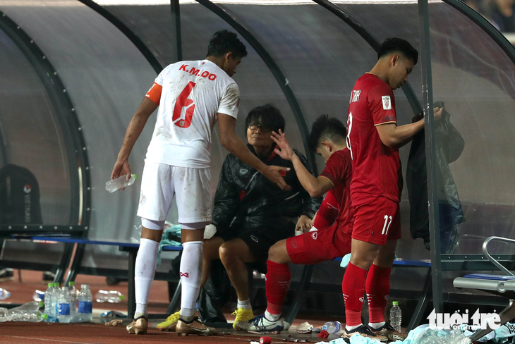 Cầu thủ Myanmar xin lỗi Hồng Duy - Ảnh 5.