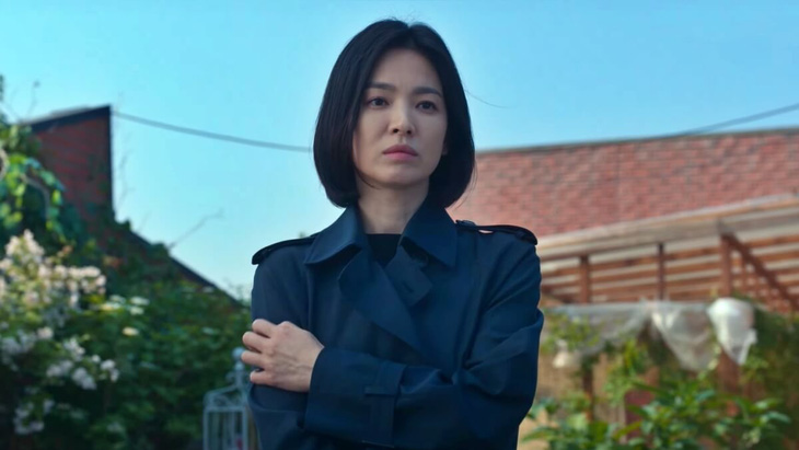 Cởi áo lộ cơ thể đầy sẹo, Song Hye Kyo bị chê bai sắc vóc - Ảnh 3.