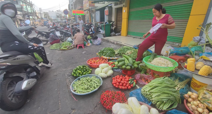 Giá rau củ, thủy hải sản nhảy múa sau Tết - Ảnh 3.