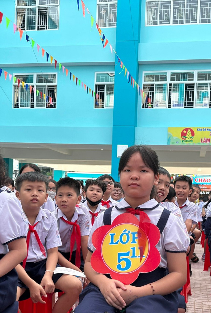 Trường tiểu học Trần Quốc Toản khánh thành ngay ngày đầu tiên học sinh đi học lại - Ảnh 4.