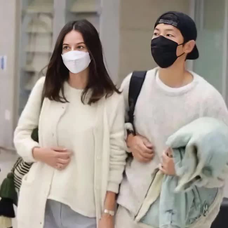 HOT: Song Joong Ki tuyên bố kết hôn, bạn gái người Anh mang thai - Ảnh 2.