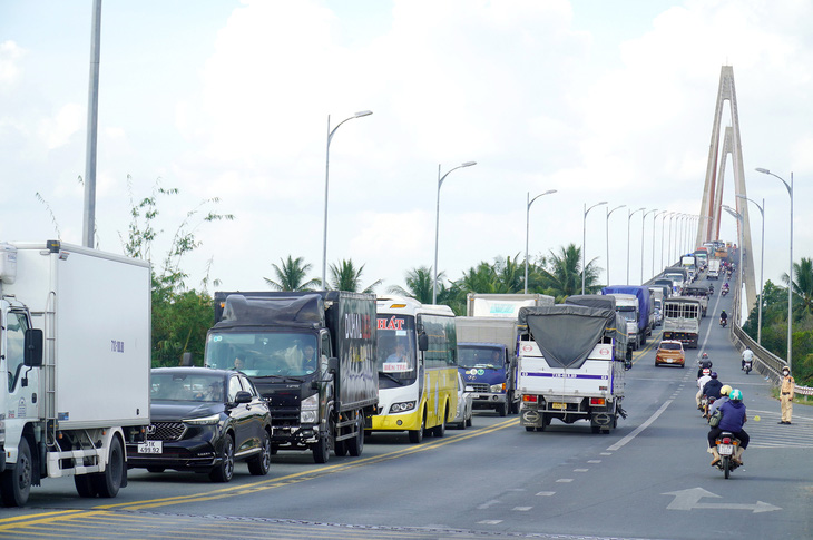 Cầu Rạch Miễu thường xuyên bị kẹt xe - Ảnh: MẬU TRƯỜNG