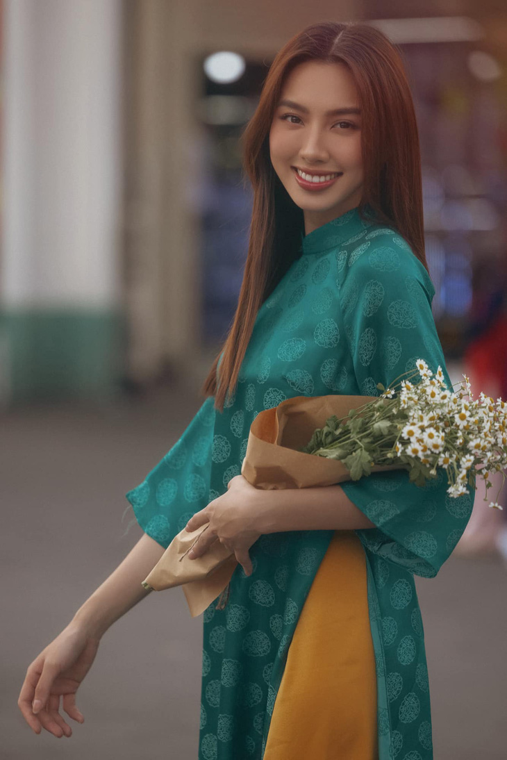 Hoa hậu Thùy Tiên ghi điểm với style cực cháy ngày đầu năm - Ảnh 1.