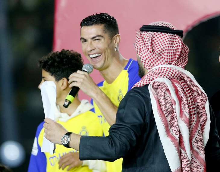 25.000 CĐV Al Nassr xem Ronaldo ra mắt - Ảnh 6.