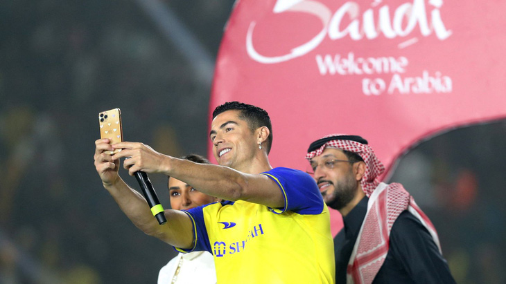 Ra mắt Al Nassr, Ronaldo nhầm lẫn giữa Saudi Arabia với… Nam Phi - Ảnh 1.